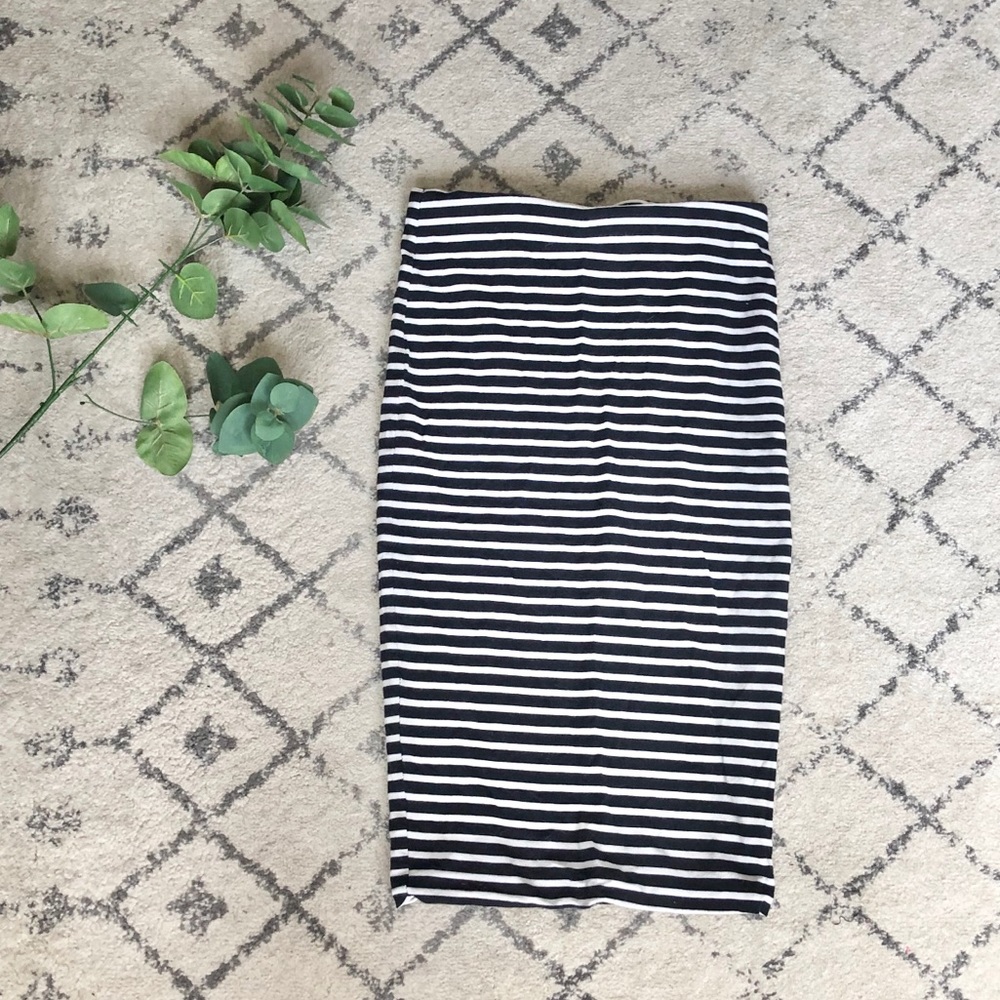 Black and white striped pencil skirt